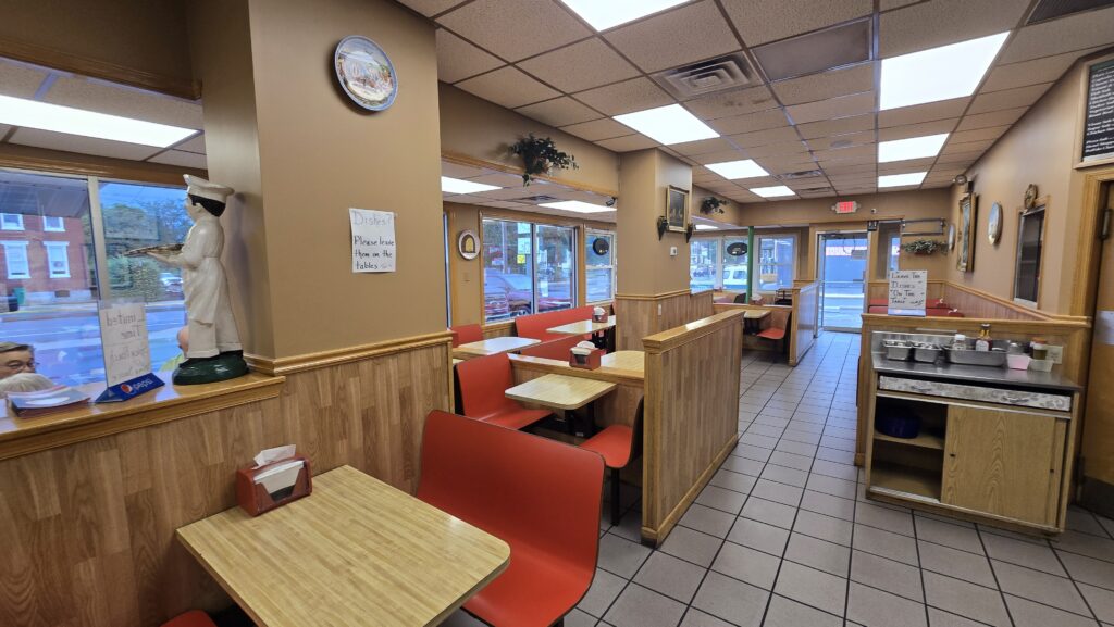 Dining Room at Vinny Restaurant Pizza and Subs in Carlisle, PA taken from the ordering counterl - Carlisle, PA Pizza Reviews - Awesome Carlisle!