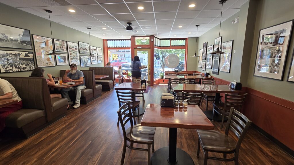 dining room facing entrance door at george's subs and pizza for the article Review of a Slice of Pizza at George's Subs & Pizza in Carlisle, PA - awesome carlisle!